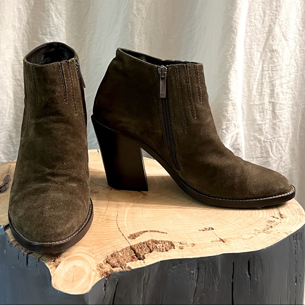 Aquatalia green suede mesh accent boots size 10